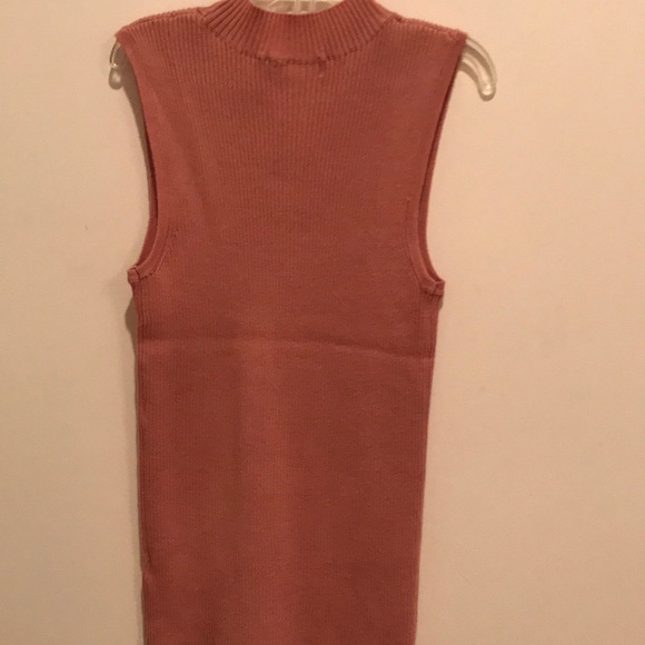 🆕 Pink Mock Turtle Neck Tank - Picture 5 of 5